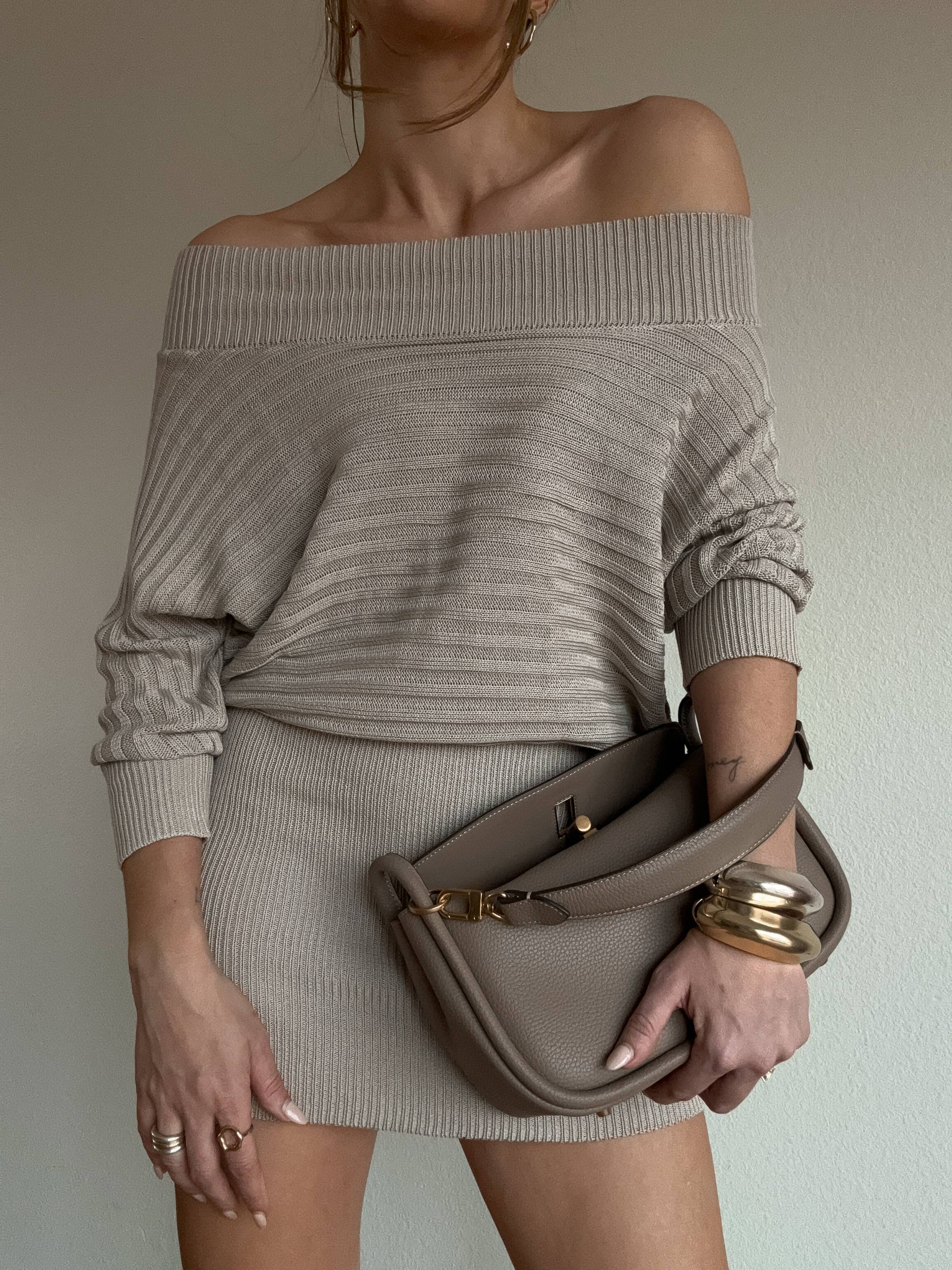 ACOA COLLECTION - Vente Robe – femme - ROBE ÉPAULES DÉNUDÉES AVEC DÉCOLLETÉ EN V AU DOS3