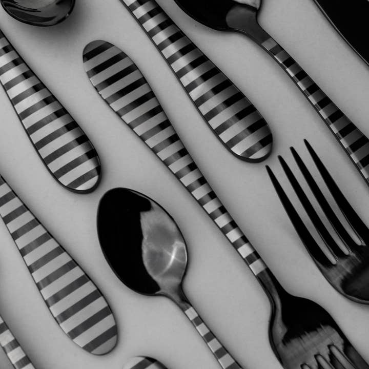 Vargen & Thor - Venta al por mayor Juego de cubiertos - ZEBRA - Juego de cubiertos de 16 piezas con diseño a rayas2