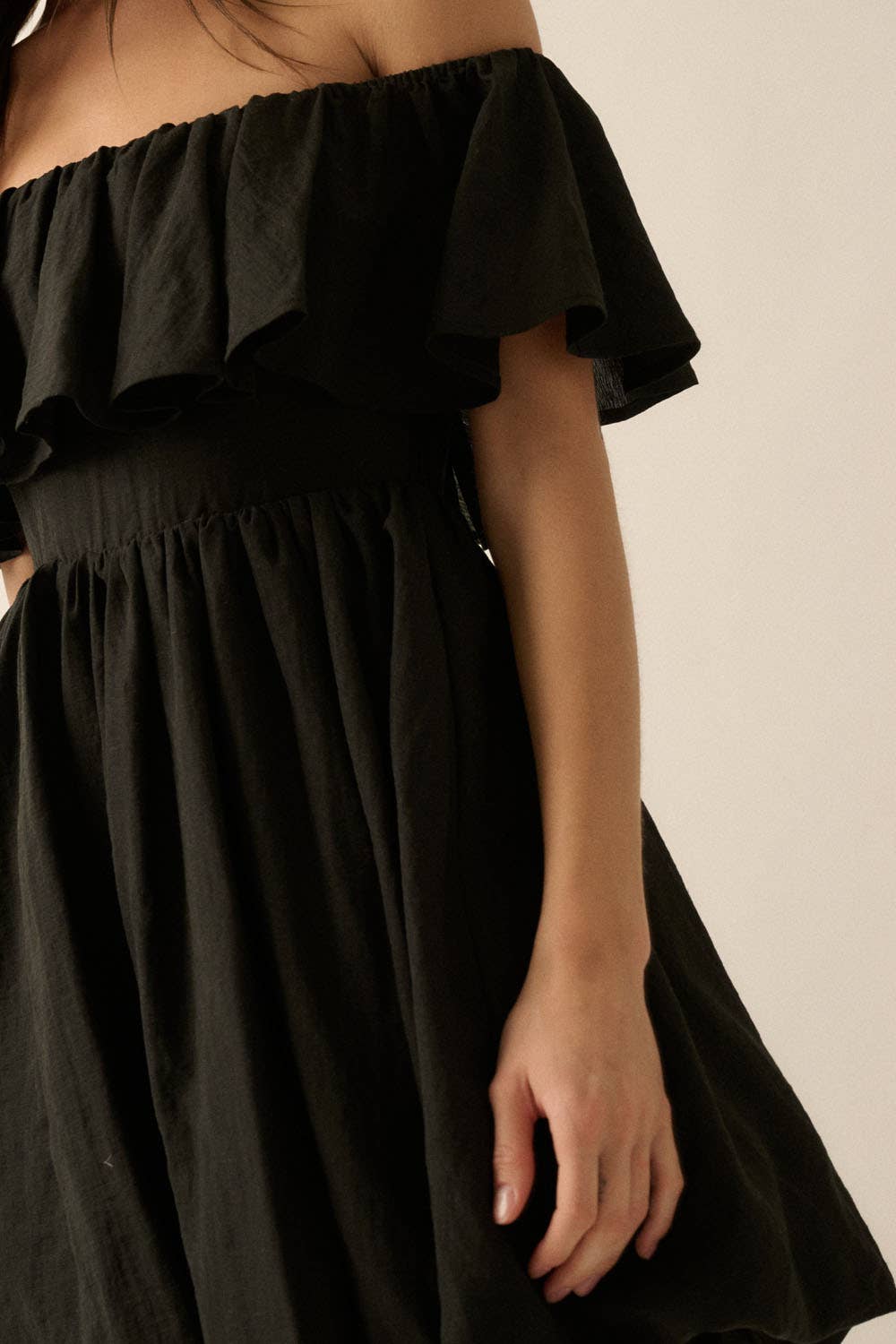 Promesa USA – Vestido - Mulher por atacado – Vestido Mini de Bolhas com Folho Sem Alças em Mistura de Linho2