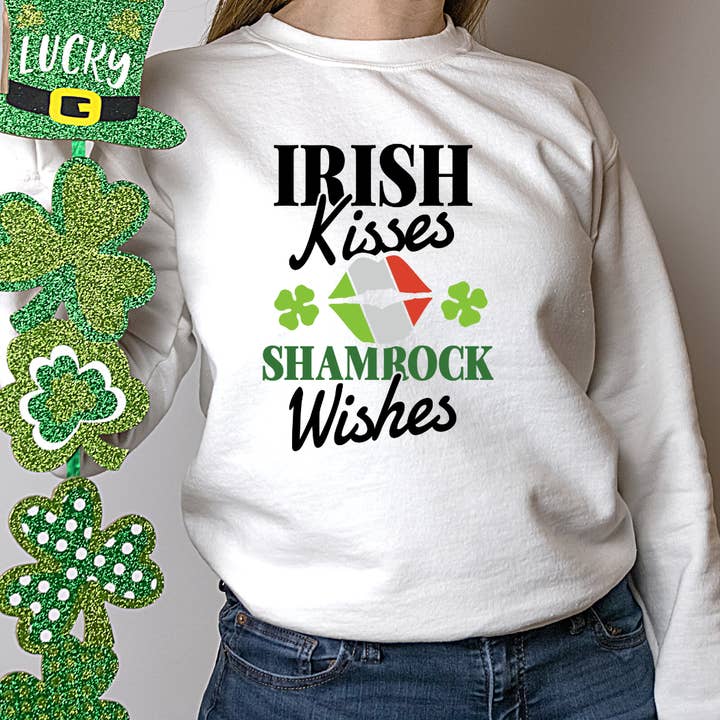 Irish Kisses St Patricks Day sweatshirt voor wholesale door Londas Trendy Tees