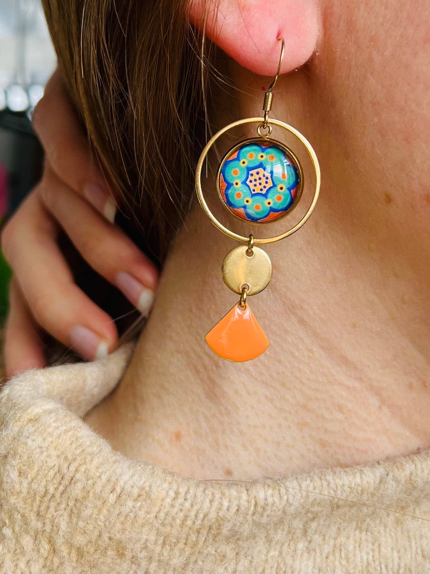 Dans l'Air du Temps Bijoux - Wholesale Dangle Earrings - Asymmetrical green and orange flower earrings with gold or silver finish5