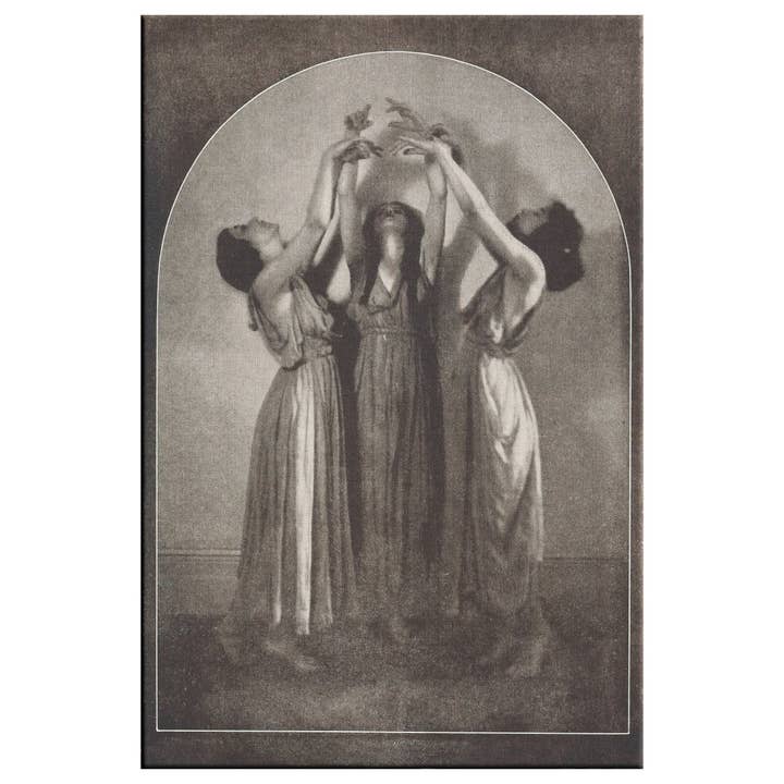 Rechteckiges Leinwandtuch „Trio of Women Dancing“ von Helen Moller für den Großhandel von Bleak Boutique