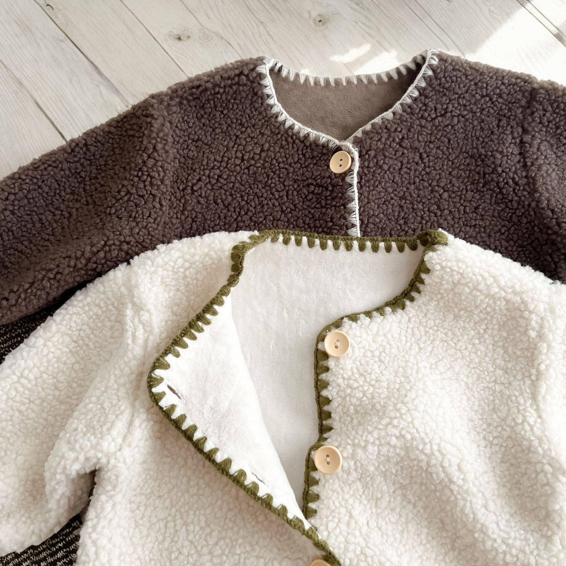 Annie & Charles – Engroshandel Flyverdragt – til børn – Annie & Charles® varm og blød heldragt til baby med hætte2