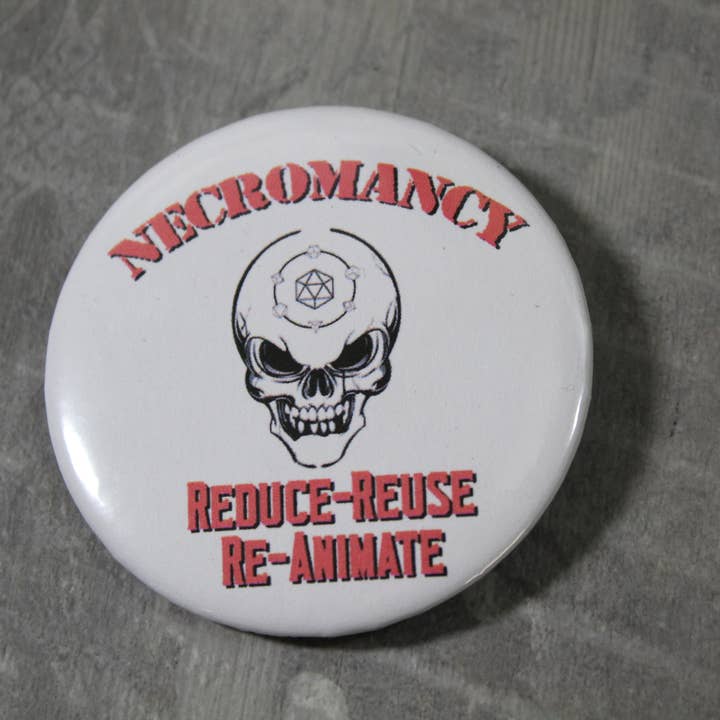 Raven Design - Vendita all'ingrosso Spilla da bavero - Necromancy-Funny// bottone con retro in metallo 2,25 pollici1