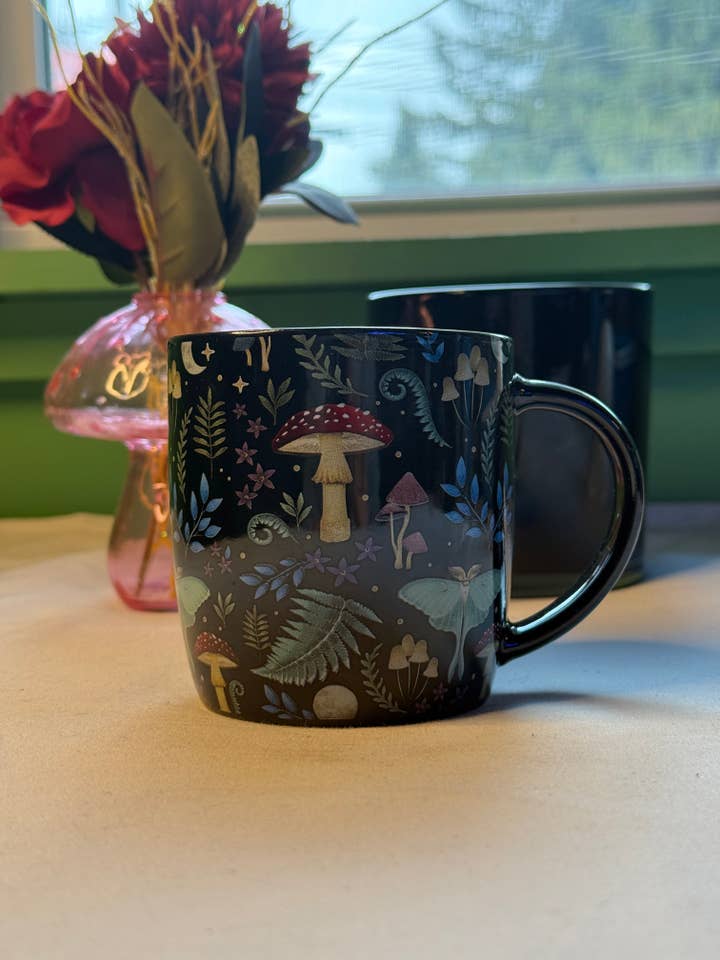 Tazza Cottagecore per la vendita all'ingrosso da parte di Chaotic Crystal Chick Co.