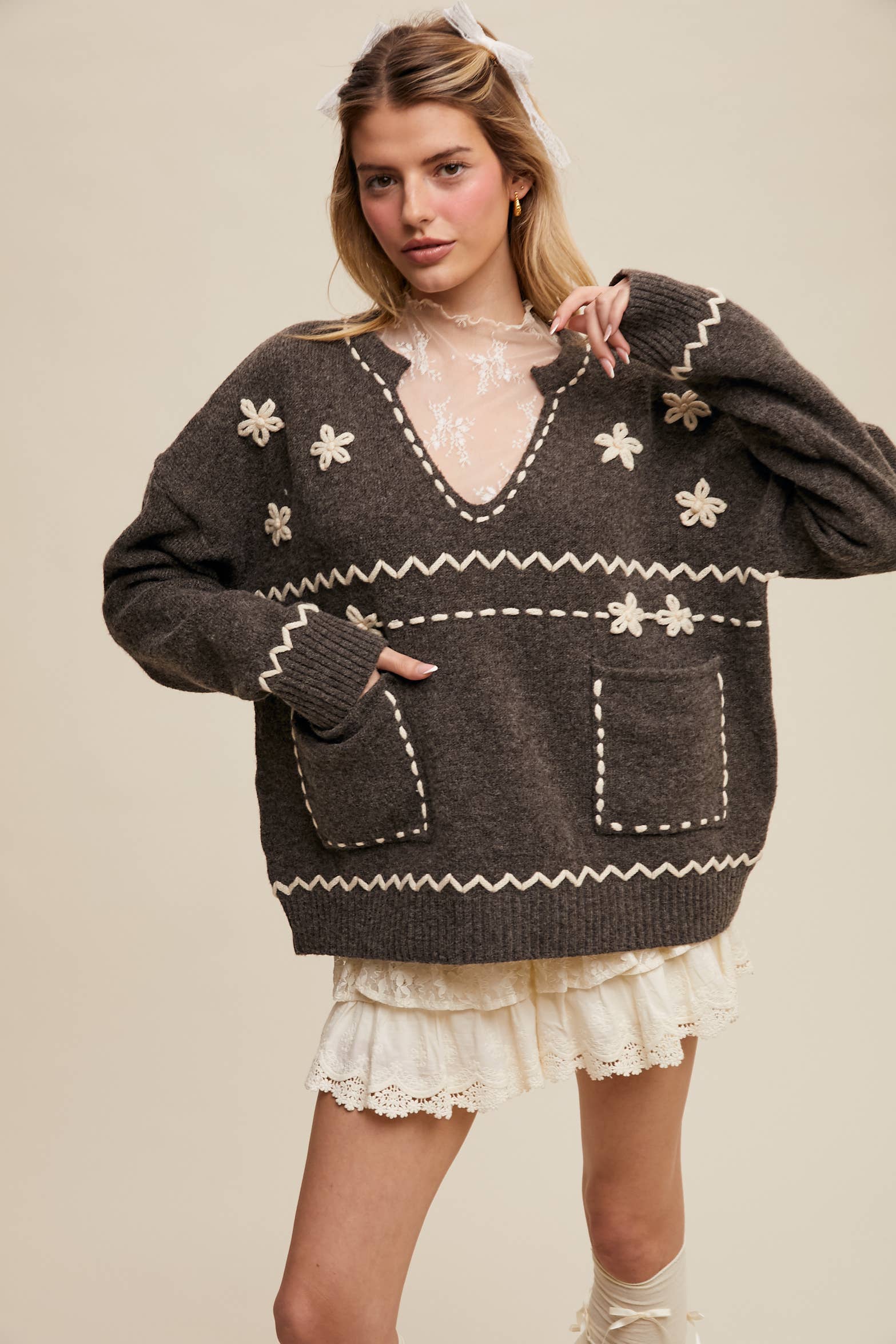 Listicle – wholesale Knitted jumper – Women′s – Floral Embroidered Knit Sweater LSW097811