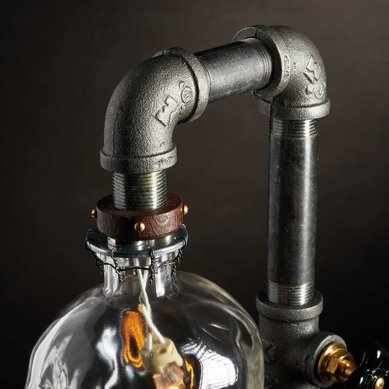 Fifty1st - Vendita all'ingrosso Lampada da scrivania/d'accento - Lampada da tavolo teschio « Max »4