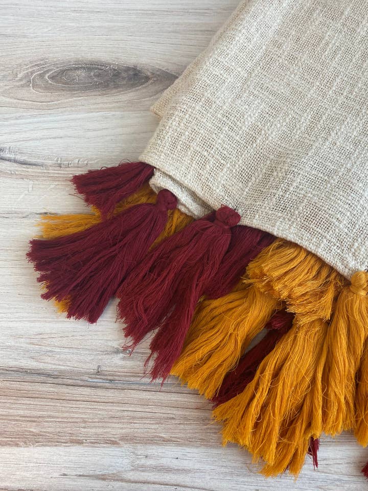 Couvre-lit/couverture crème pour la vente par Marigold Bazaar