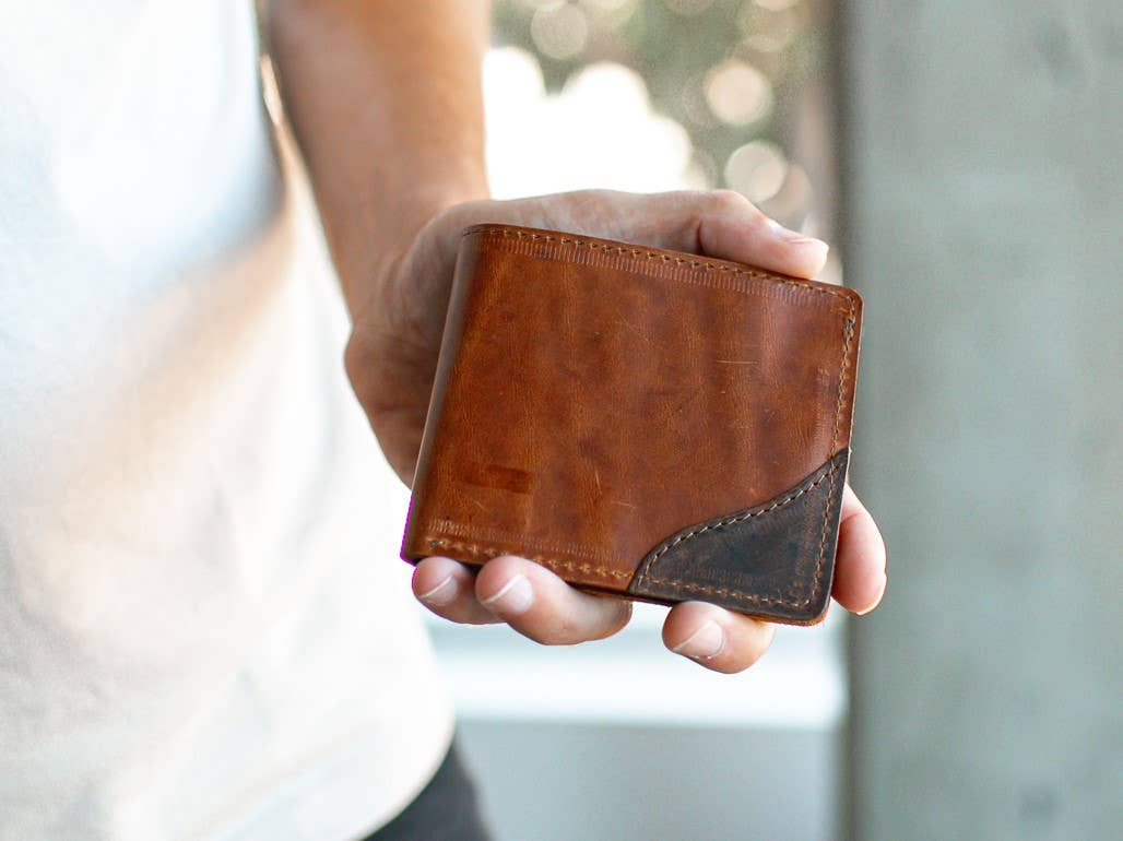 Artisan Streams – wholesale Wallet - Men’s – Men's raw leather bifold wallet - standard brown (Waseem)3