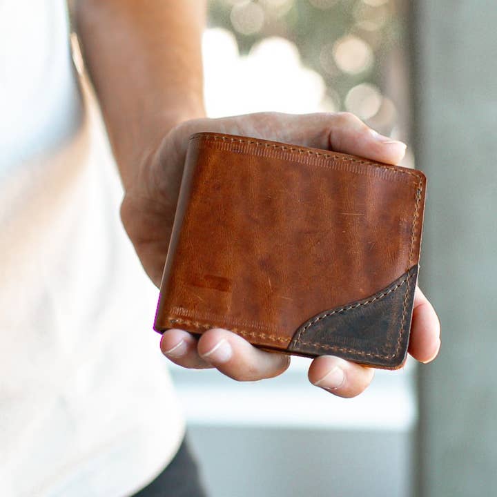 Artisan Streams – wholesale Wallet - Men’s – Men's raw leather bifold wallet - standard brown (Waseem)3