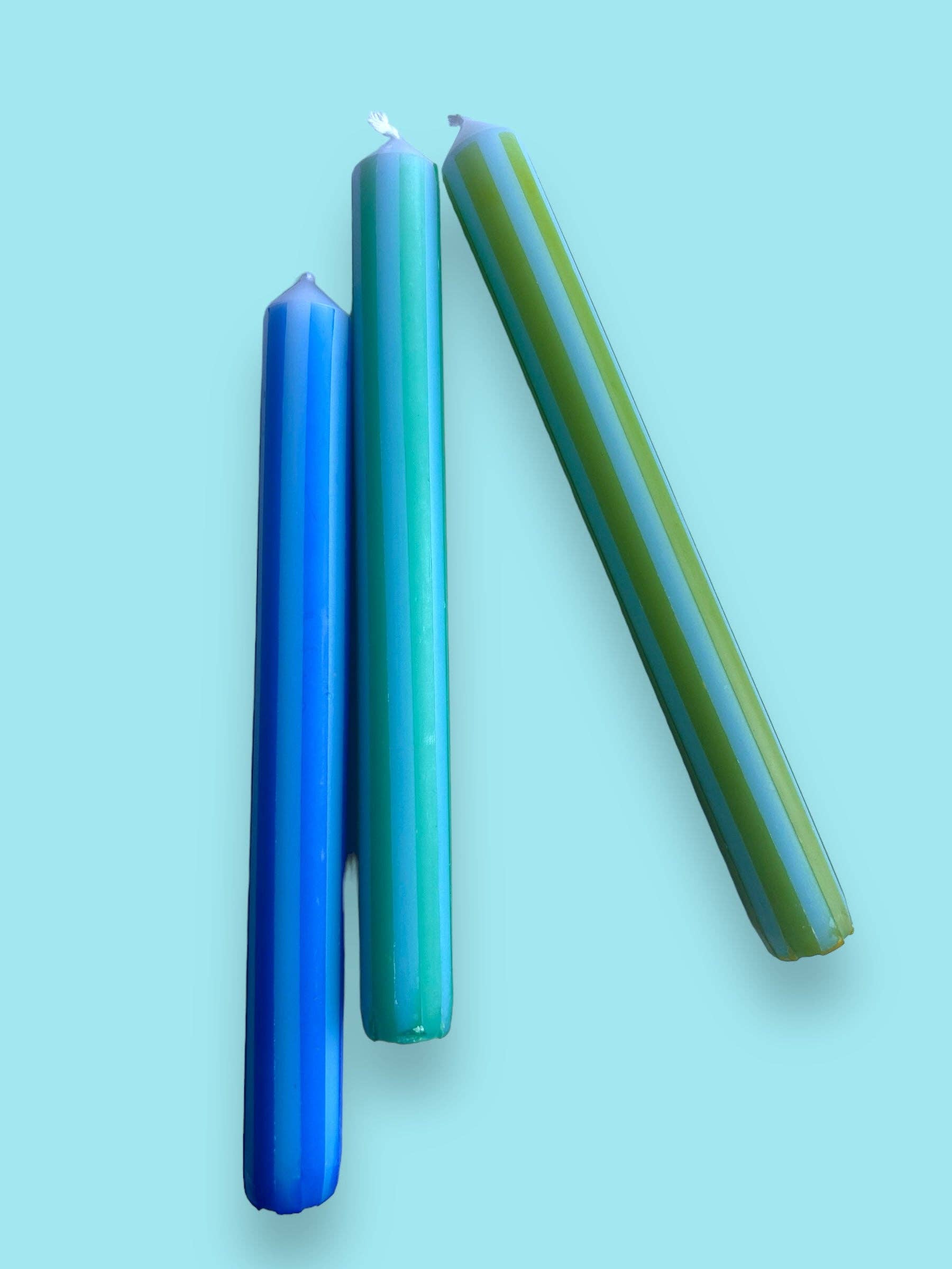 The Colour Emporium – wholesale Tapered candle/candlestick – BLUE PINSTRIPES Dip Dye Dinner Candles Trio2