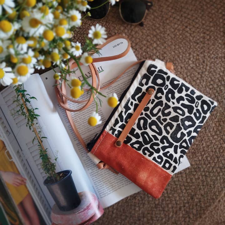 The Ink Job - Wholesale Crossbody bag – Women's - Leopard Animal Print Crossbody Purse2