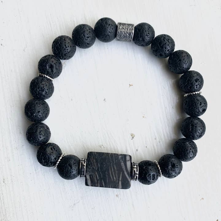 Sauberer Schiefer in schwarzer Lava für den Großhandel von On Point Bracelets & Necklaces