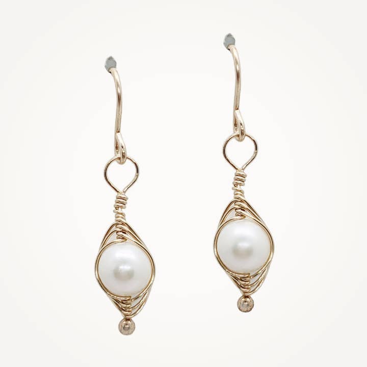 Goldene Erbsenschoten-Ohrringe • Eine Erbse für den Großhandel von Beatrixbell Handcrafted