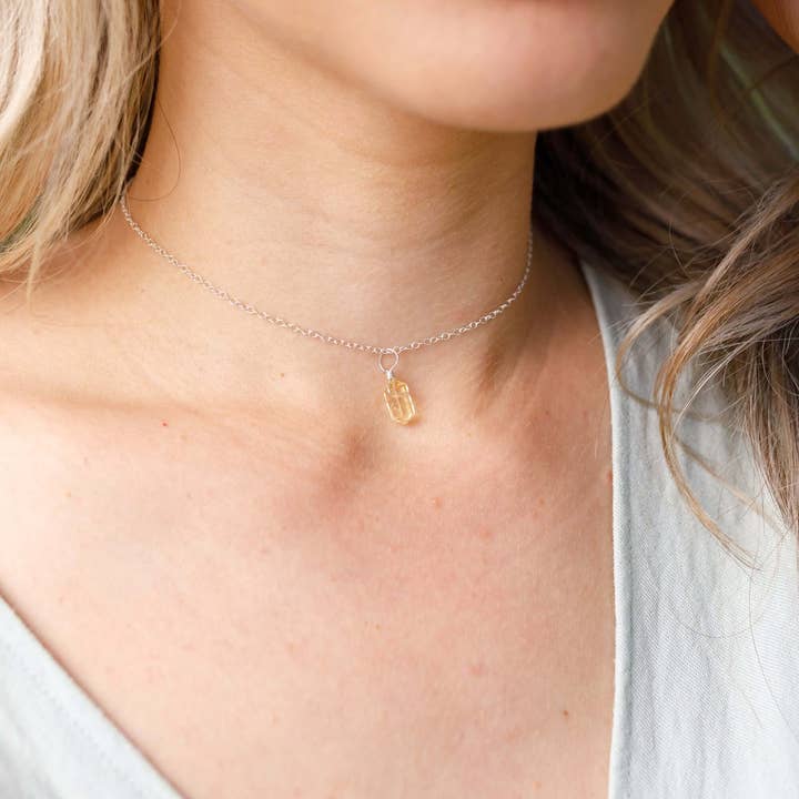 Gargantilla con colgante en forma de punta de cristal, tamaño pequeño, para venta al por mayor de Luna Tide