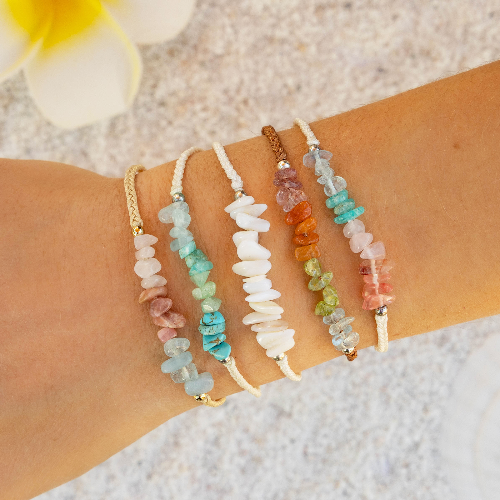 Lotus and Luna – Conjunto de joias por atacado – Pulseiras de Pedras Trançadas (Conjunto de 10)1