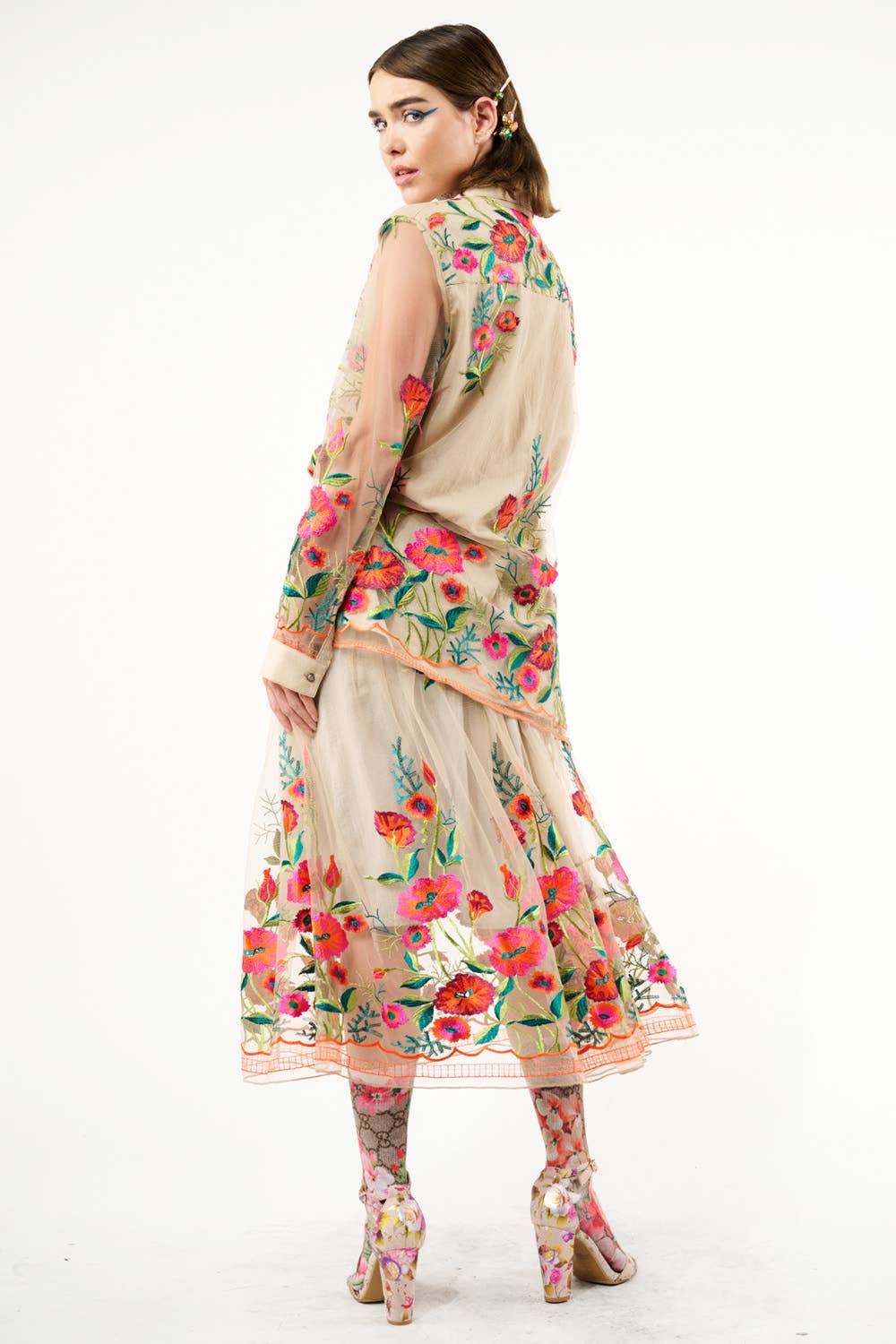 Blu Denim Camicia vintage con ricamo floreale di tulipani in vendita all'ingrosso su Faire22