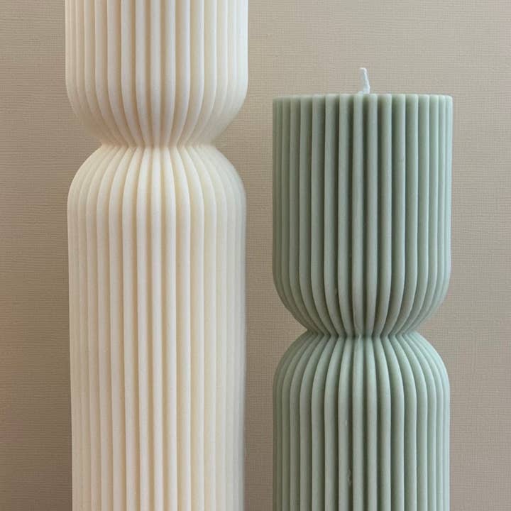 Säulenförmige, handgegossene Sojawachskerze als Neuheit für den Großhandel von MNB Candles