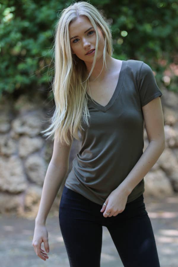 ANGIE - Vendita all'ingrosso Maglietta - Donna - Maglietta basica a scollo a V X2731-ASIS24