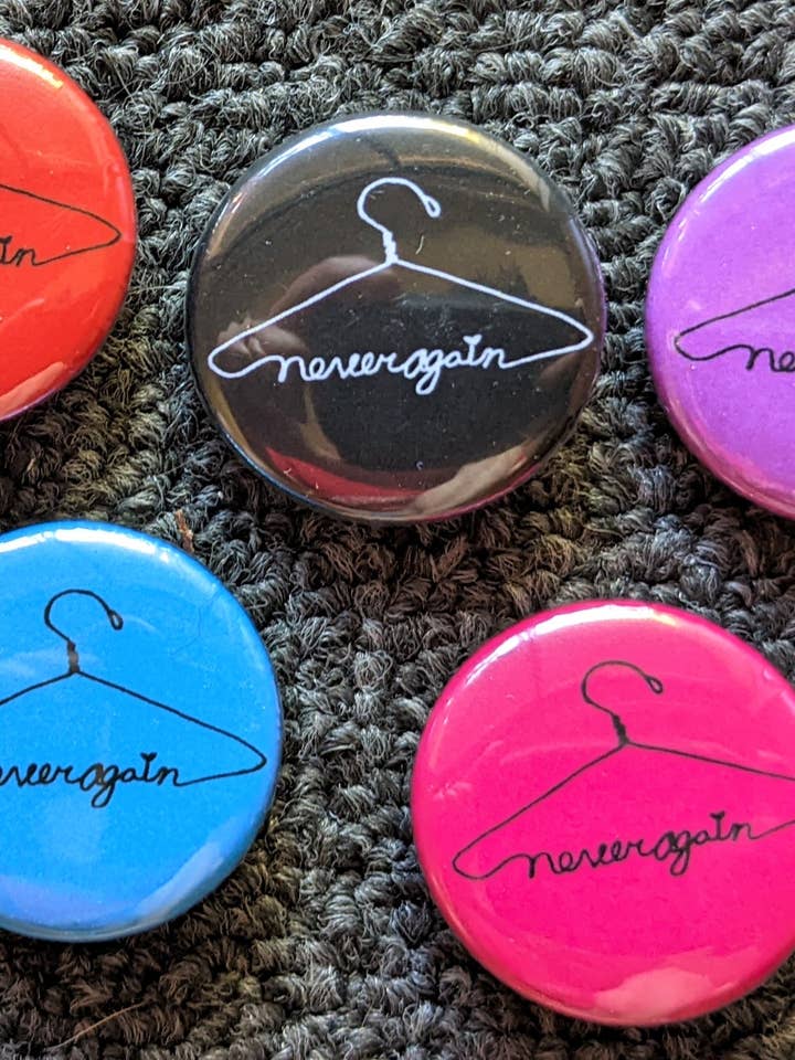 Nooit meer Pro-Choice 1,25 inch knop voor wholesale door Zeppy Stardust Studios