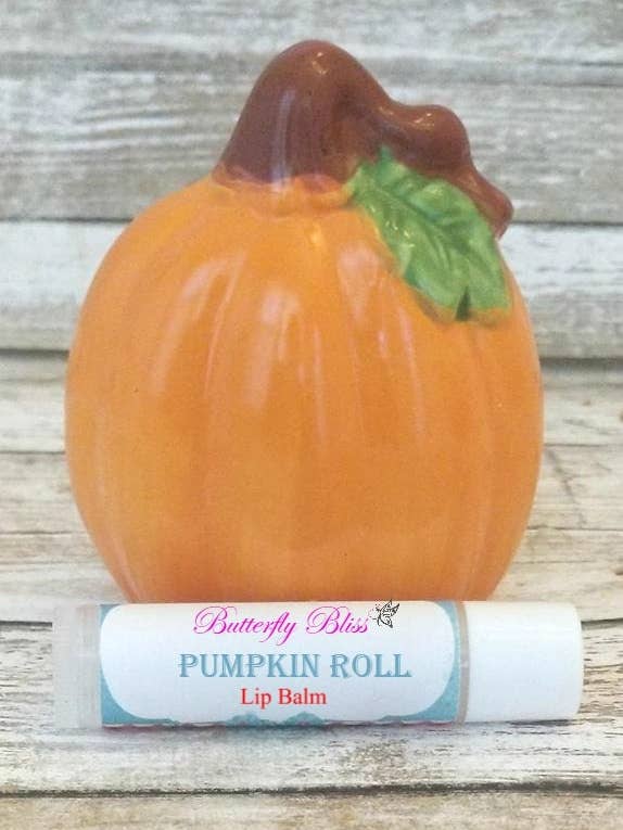 Pumpkin Roll Lippenbalsam | Lippenbalsam mit Kürbismotiven | Herbst-Lippenbalsam | Herbst-Lippenbalsam | Herbstparty-Gastgeschenke | Herbstgeschenke | Geschenk für Kollegen für den Großhandel von Butterfly Bliss