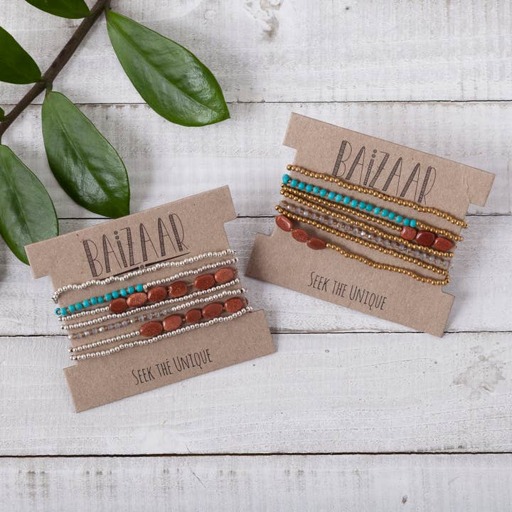 Ensemble bracelet-collier en perles argentées pour la vente par Baizaar