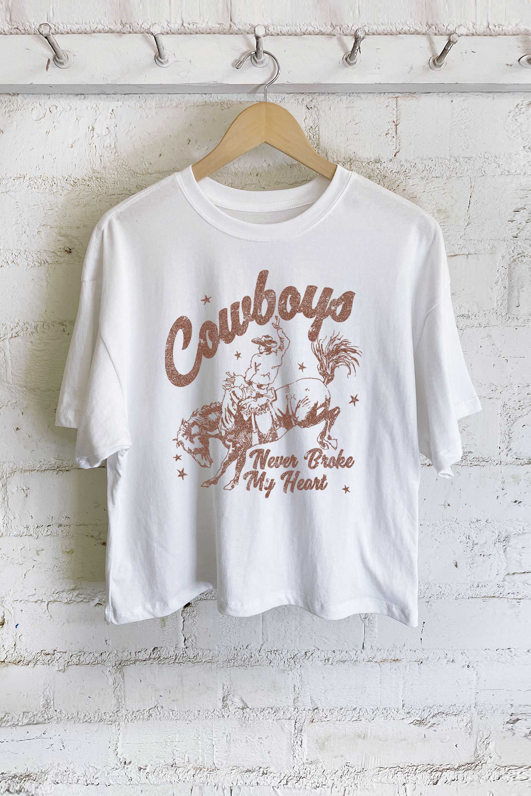 Rustee Clothing - Venta al por mayor Camiseta serigrafiada - Mujer - TOP CORTO LARGO GRÁFICO COWBOYS NEVER BRAKE MY HEART1
