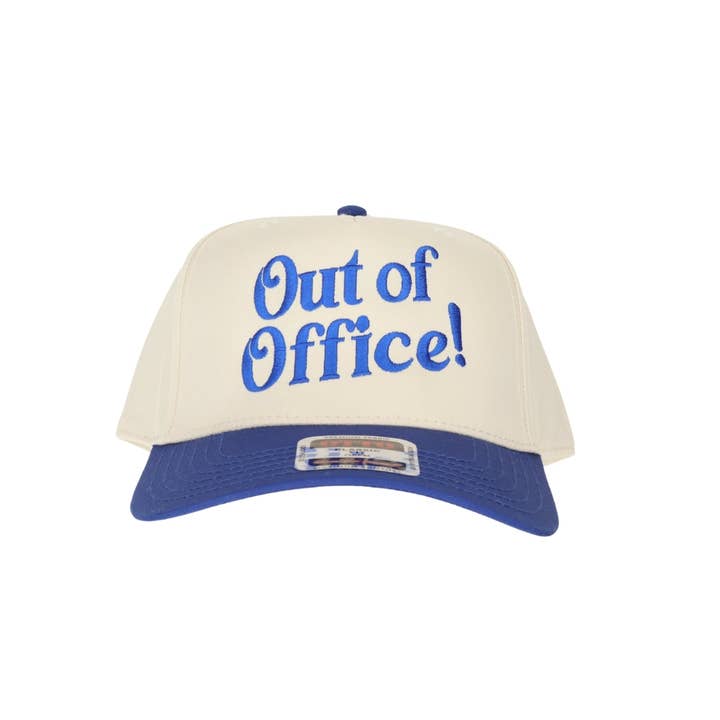 Casquette de camionneur brodée "Out Of Office" pour la vente par Stitch Your Style