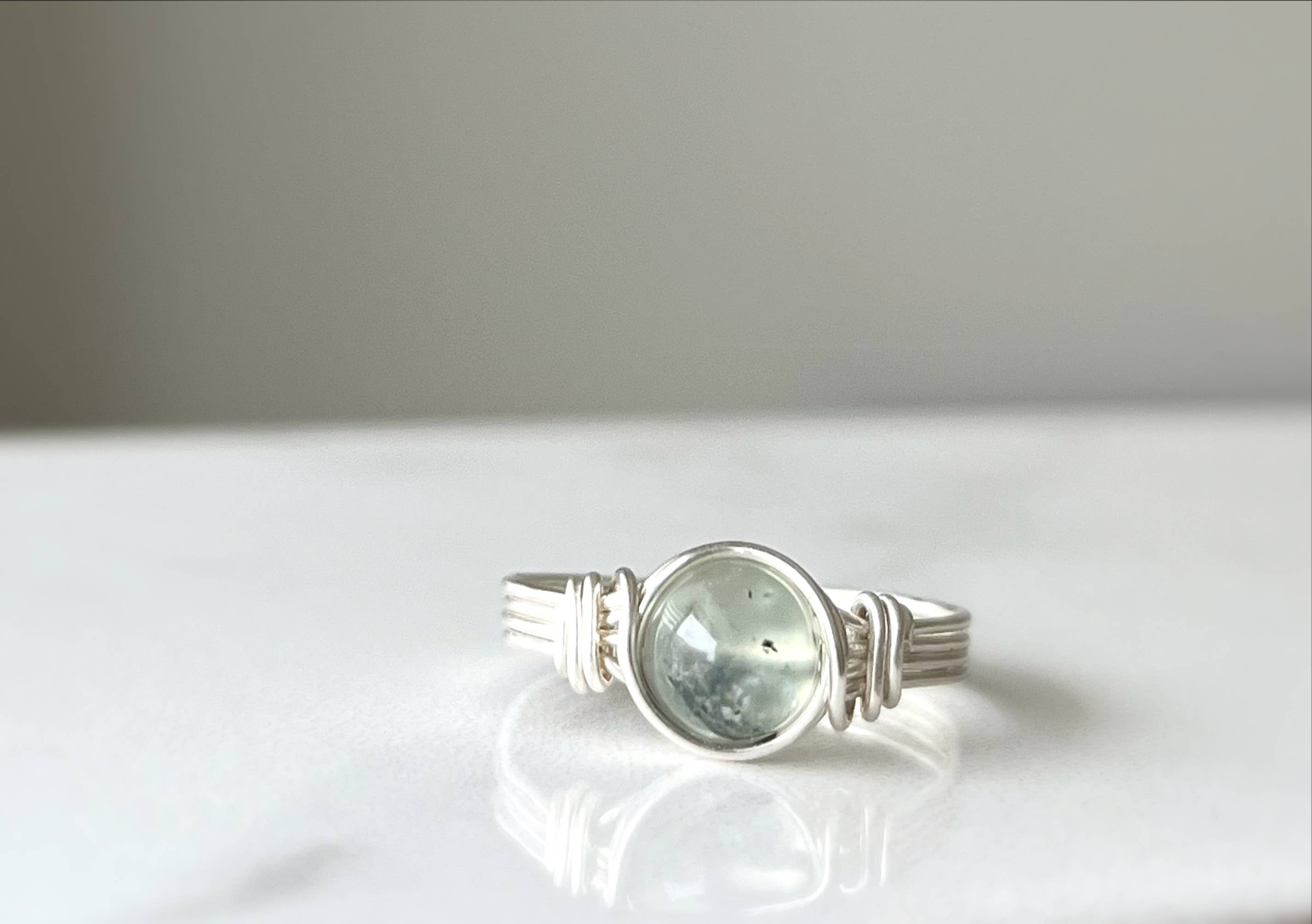 Blue Soul Designs – wholesale Solitairering – Sterling Silver Prehnite Ring3