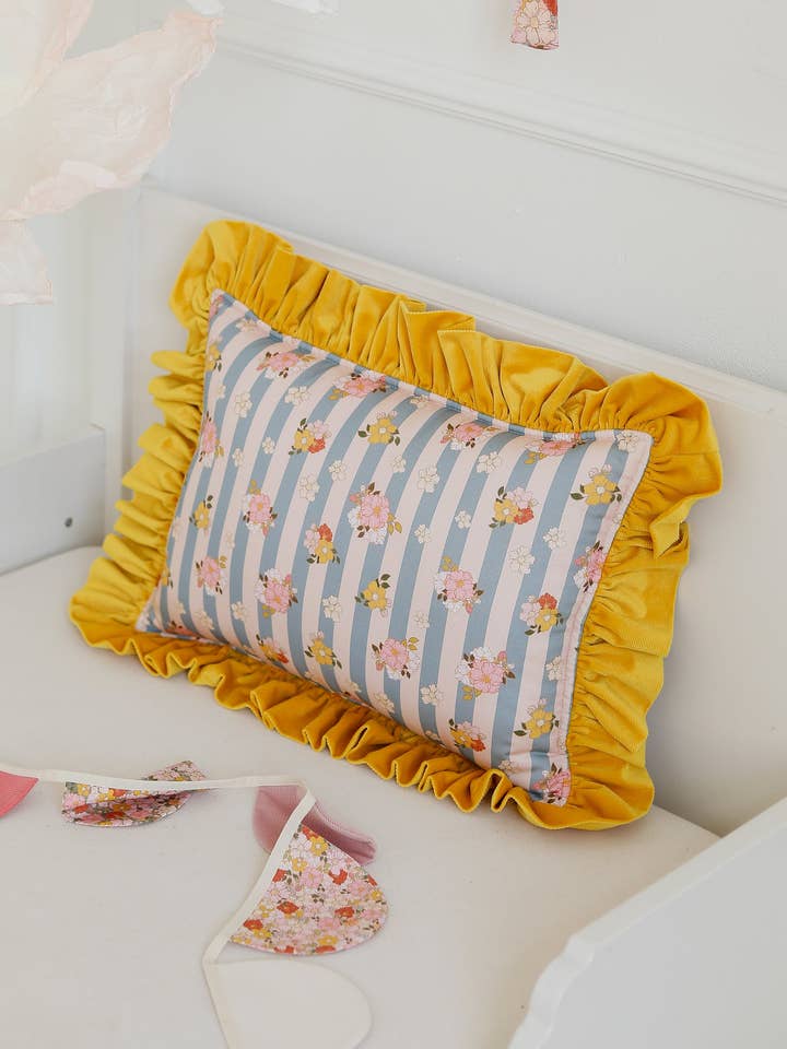 Decorative pillow with frill "summer garden" for wholesale by Moi Mili