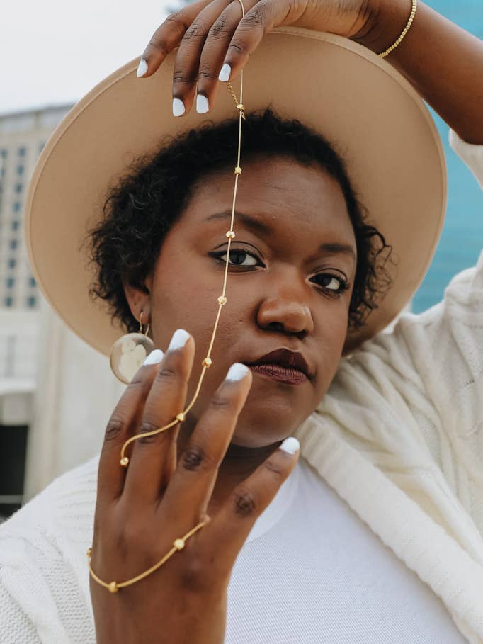 Gudomligt halsband - Tillverkat av Survivors för wholesale av Crowned Free