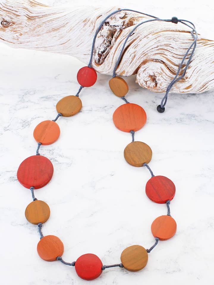 LANG TRÆSKIVE HALSKÆDE for engroshandel hos Suzie Blue