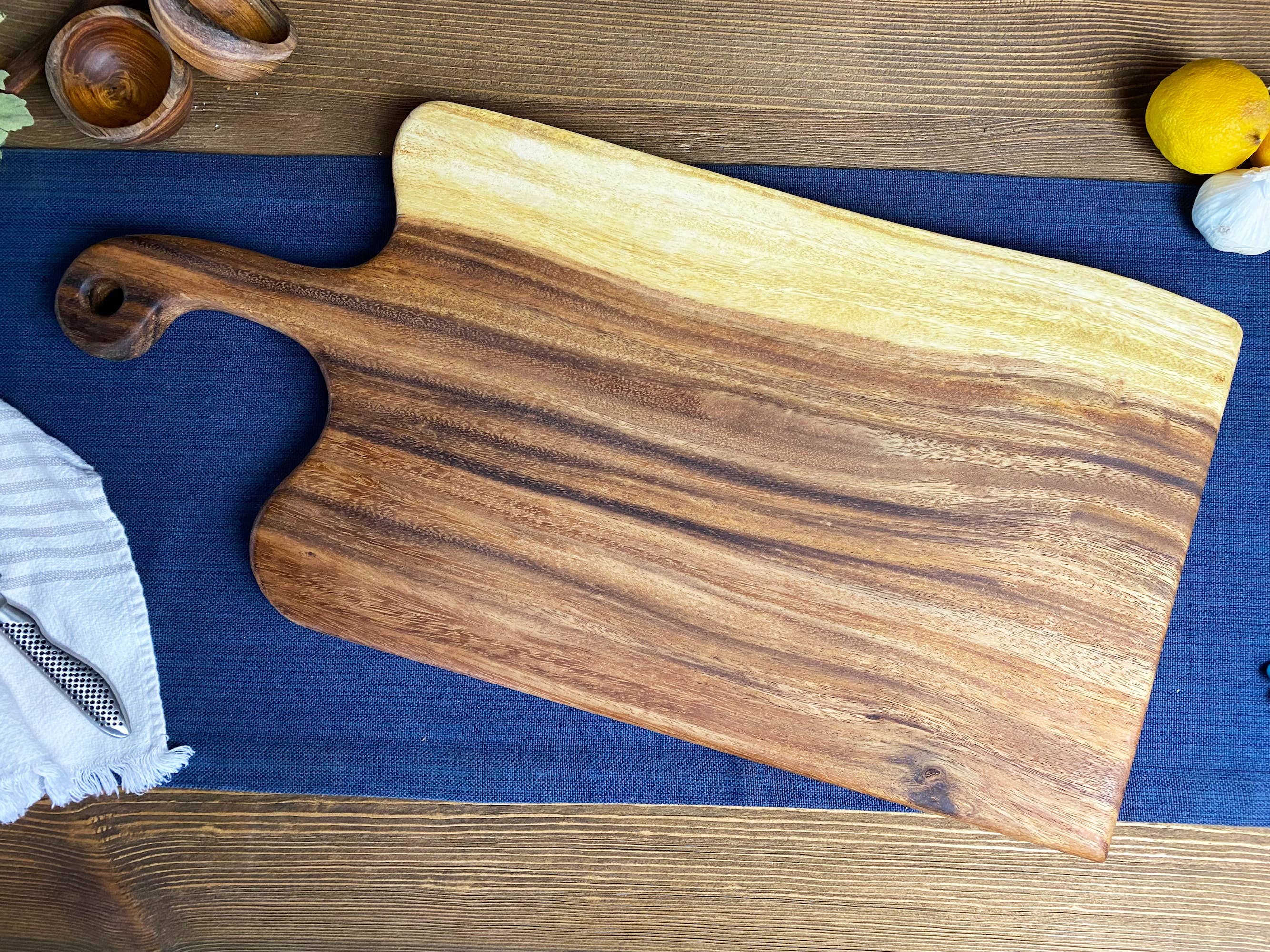 Tuckahoe Hardwoods – wholesale Cutting board – Extra Large Live Edge Board with Handle8