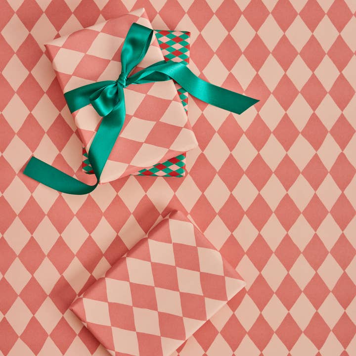 Heather Evelyn – wholesale Flat wrap – Harlequin Pink Gift Wrap3