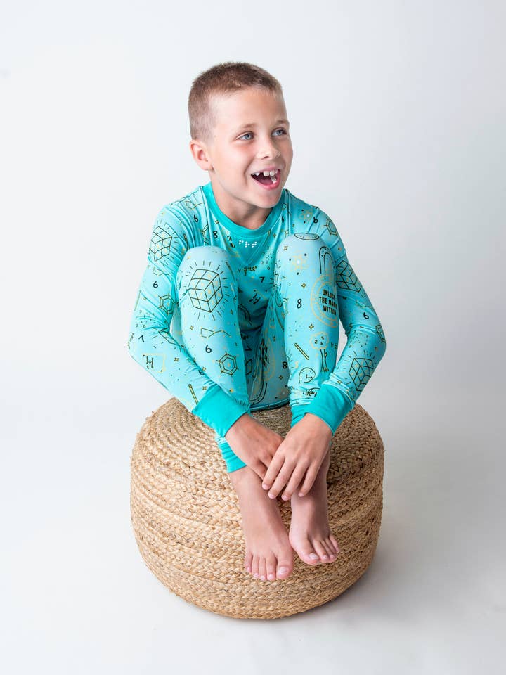 Math | Pyjamas en bambou Front-Cue pour enfants indépendants pour la vente par Penny’s Pixies | Sleepwear for Independent Dressing