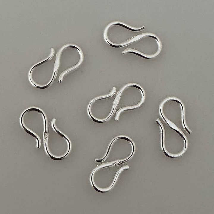 Crochets en S simples | 4 pièces de crochet/fermoir en S en argent sterling simple | 4 pièces par paquet | Crochets en S en argent 925 | Taille : 15mmX8mm | H7SS pour la vente par Purity Beads