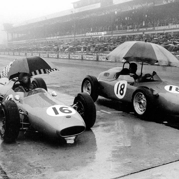 Rennsport im Regen Vintage-Fotokarte für den Großhandel von Inky Blue Ltd t/a Holy Mackerel