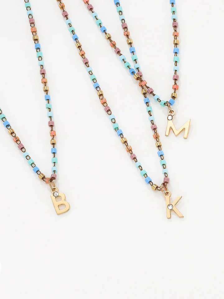 Bunte Initial-Halskette für den Großhandel von Shlomit Ofir Jewelry Design