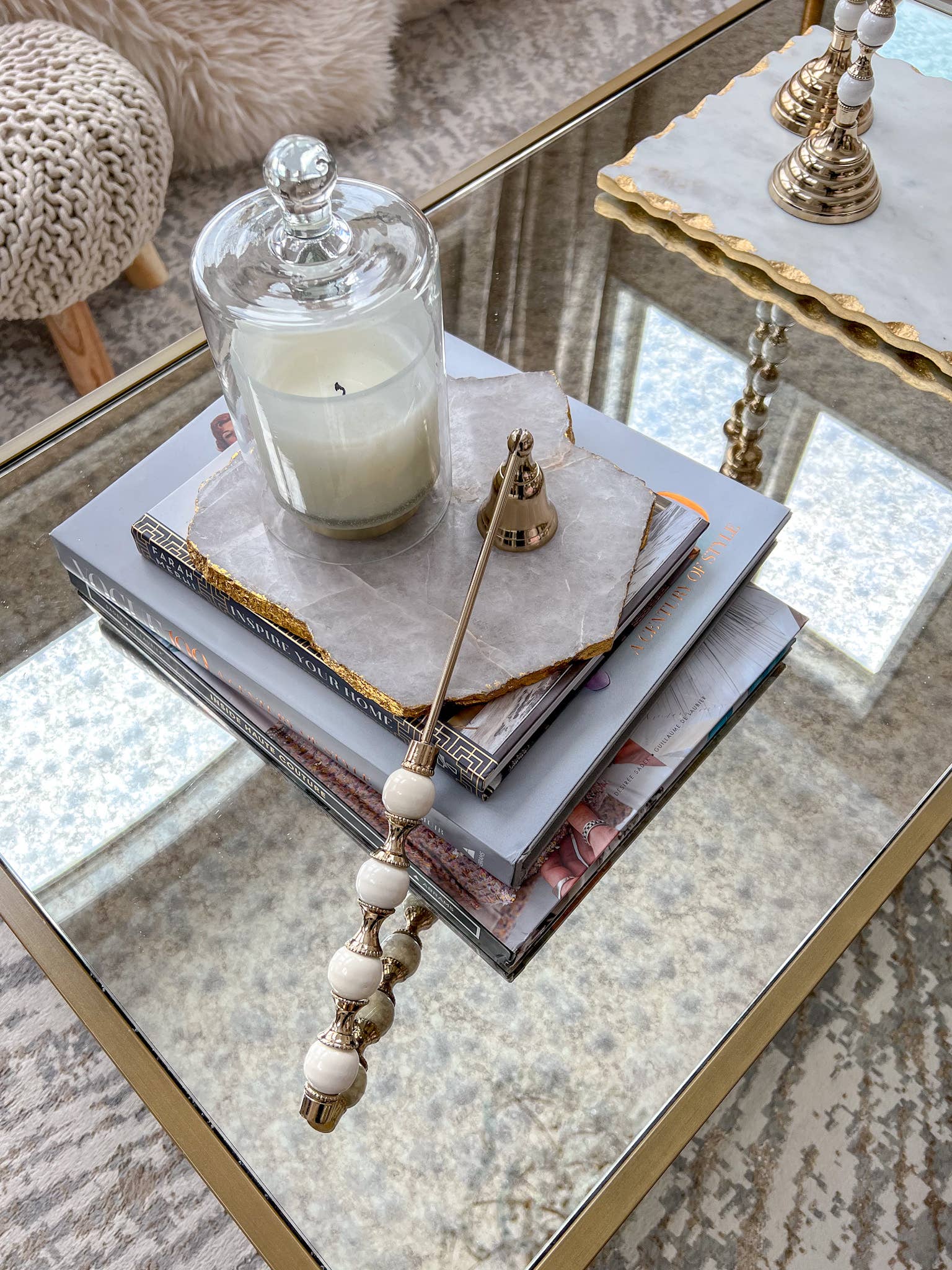 CLASSIC TOUCH DECOR INC. – wholesale Ljussläckare – Guldig ljussläckare med vitt och guldpärlat handtag1