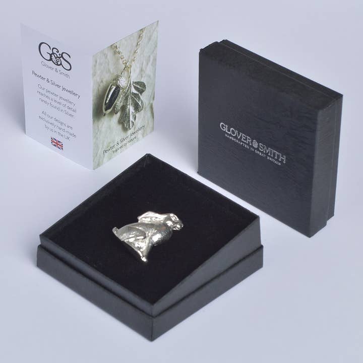 Glover & Smith – wholesale Brooch – Moon gazing Hare Brooch, English Pewter Jewellery Gifts