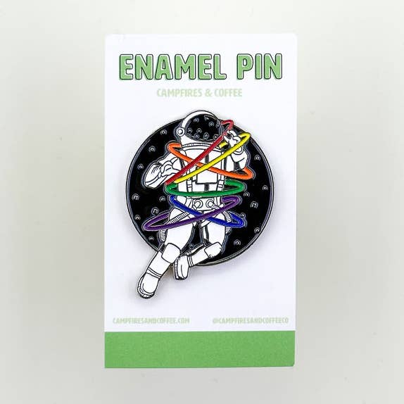 Spilla smaltata LGBTQ+ Pride Astronaut per la vendita all'ingrosso da parte di Campfires & Coffee