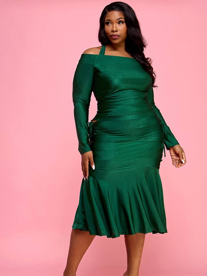 Set aus schulterbreitem Top und Rock mit Bindeband und Neckholder für den Großhandel von Namatt Design