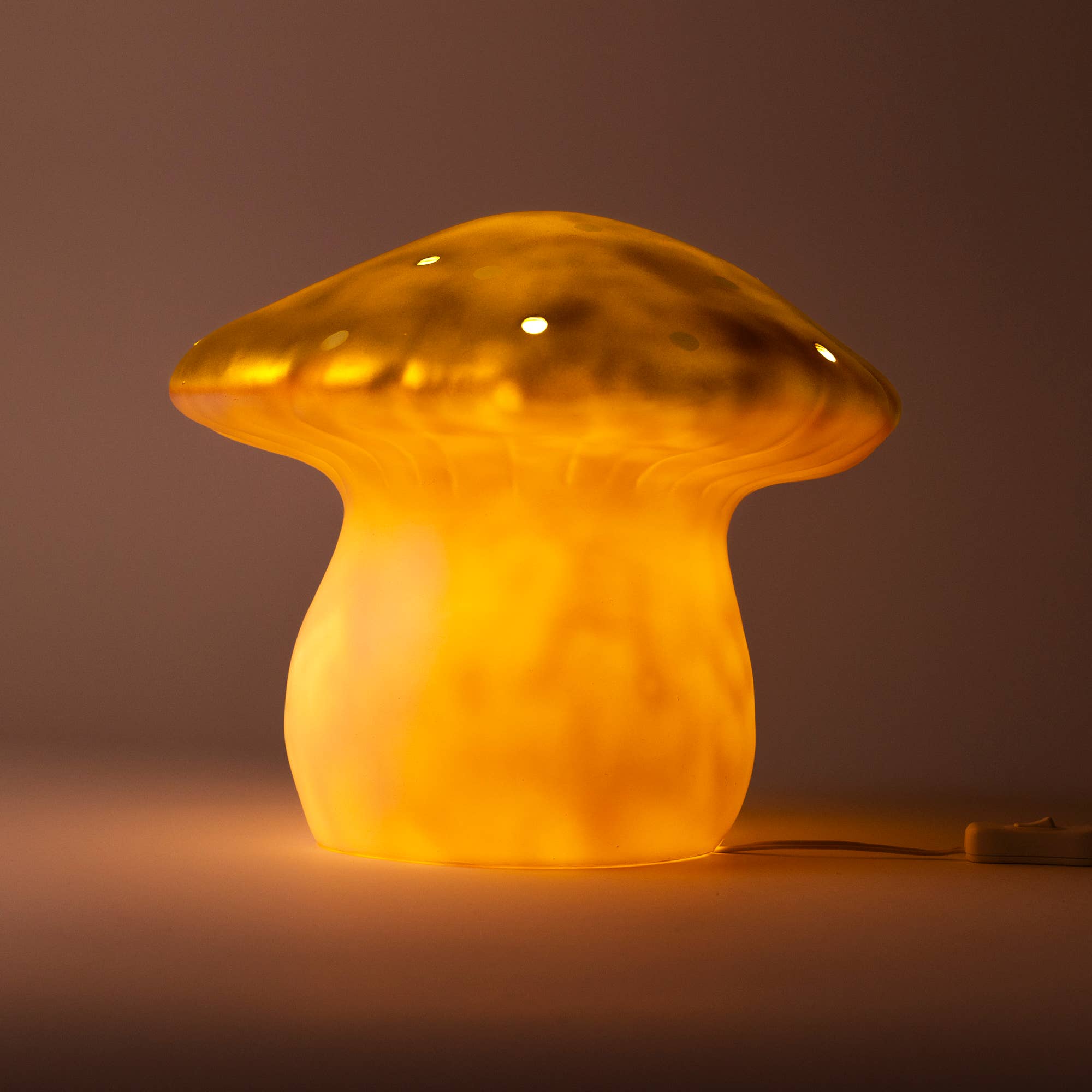 Egmont - Wholesale Figurine Lamp - Large Gold Mushroom Lamp with Plug1