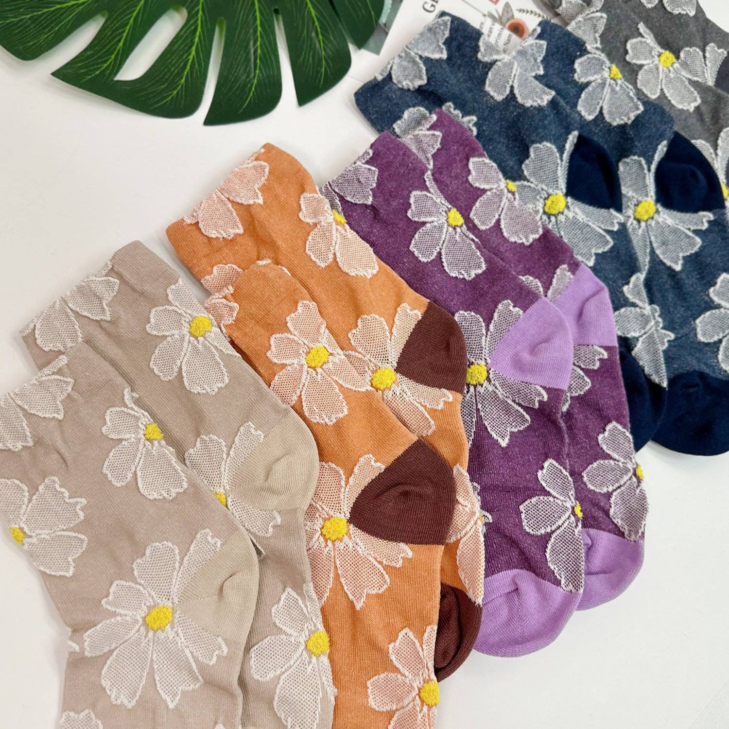 7DAYSSOCKS - Wholesale Sokken - Dames - Dames Crew Sokken met Madeliefjes Borduursel3