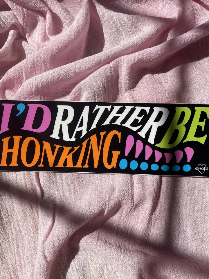 Adesivo per paraurti - I'd Rather Be Hon per la vendita all'ingrosso da parte di Ash + Chess