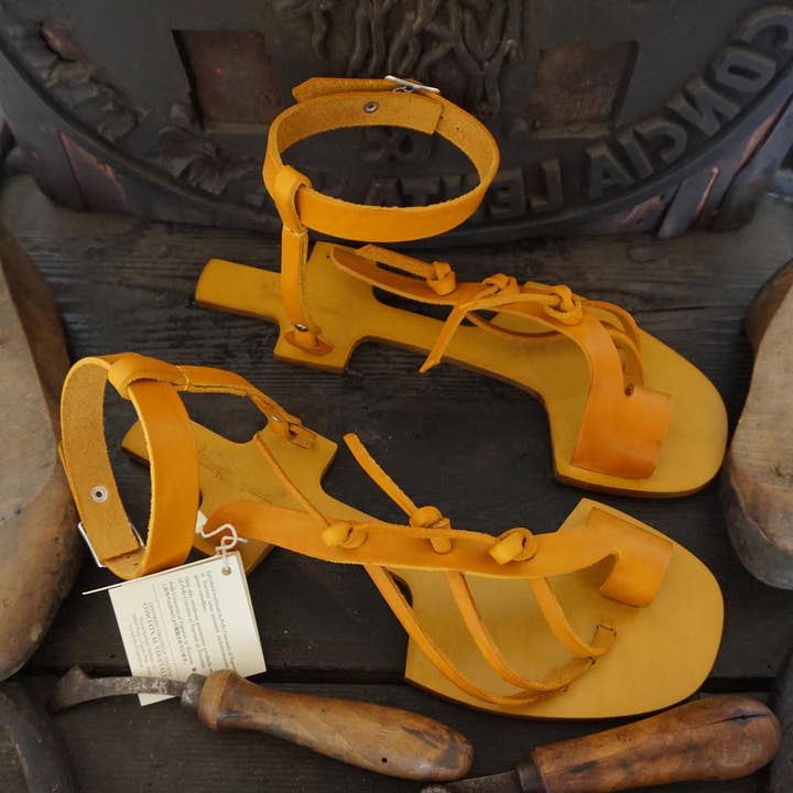Handcrafted Barefoot Sandals in Leather and Hide for wholesale by Mario Doni