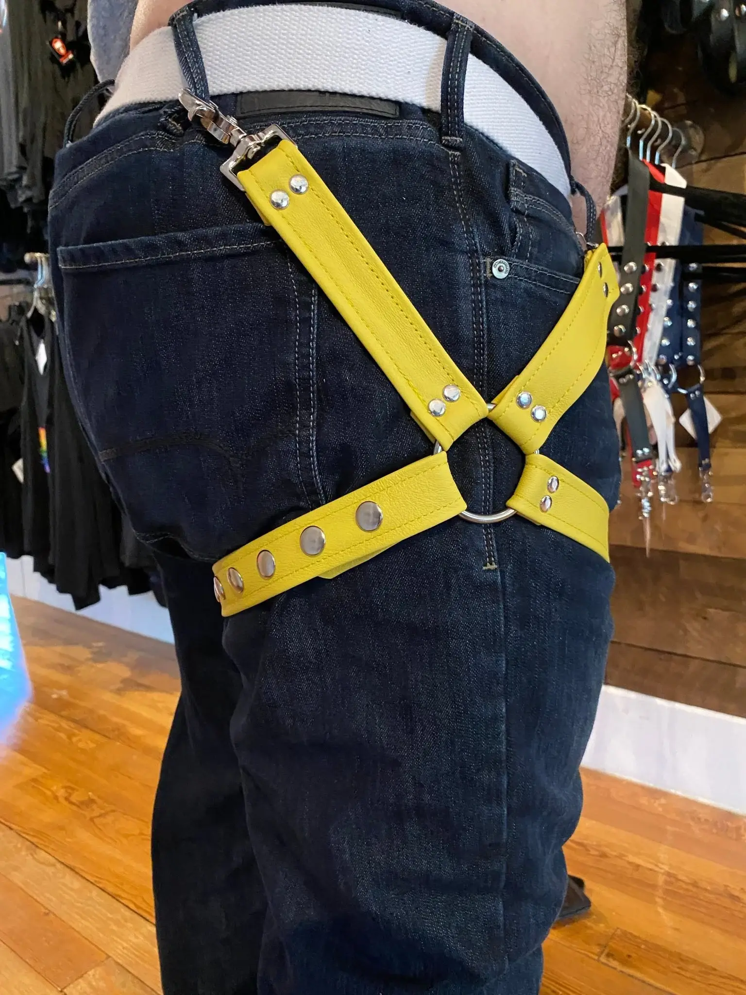 The Montrose Forge - Vente Sex toys - Harnais de jambe en cuir (disponible en 11 couleurs)7