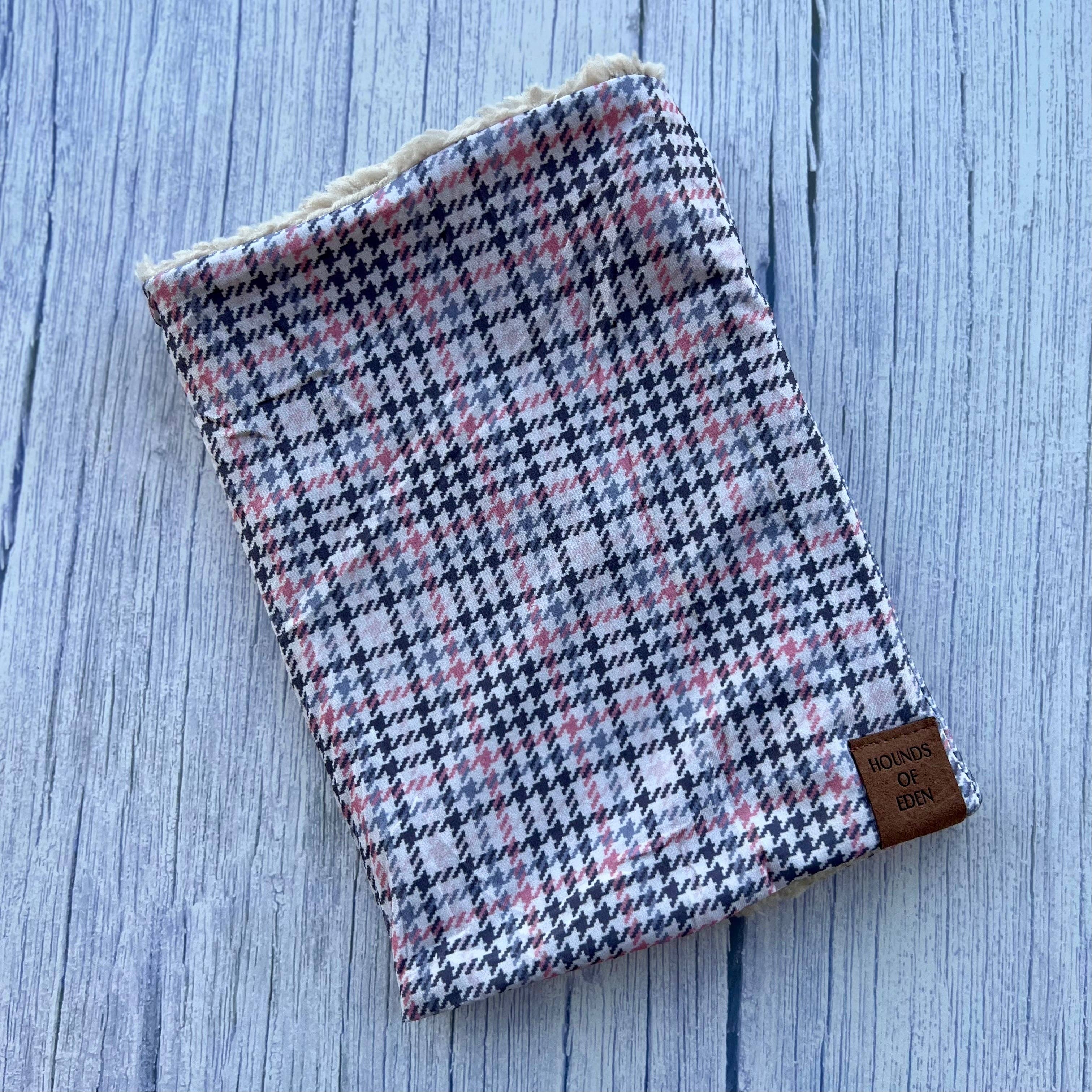 Hounds of Eden - Vente Tour de cou – chien - Tour de cou rose à motif pied-de-poule pour chien3