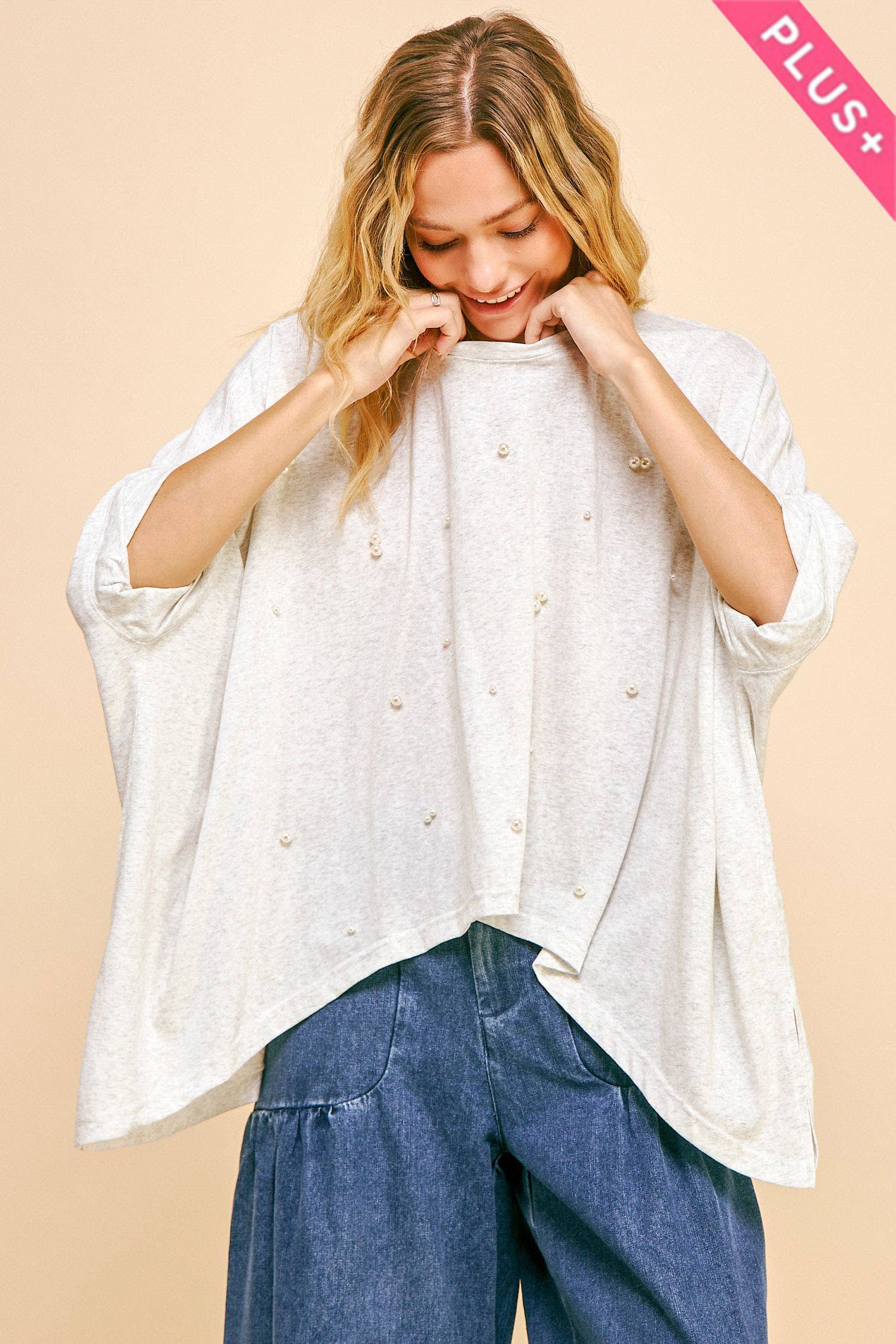 Davi & Dani – Großhandel Tunika – Damen – PLUS PERLENSHIRT MIT LOCKERER PASSFORM UND FLEDERMAUSÄRMELN UND SEITLICHEM SCHLITZ2