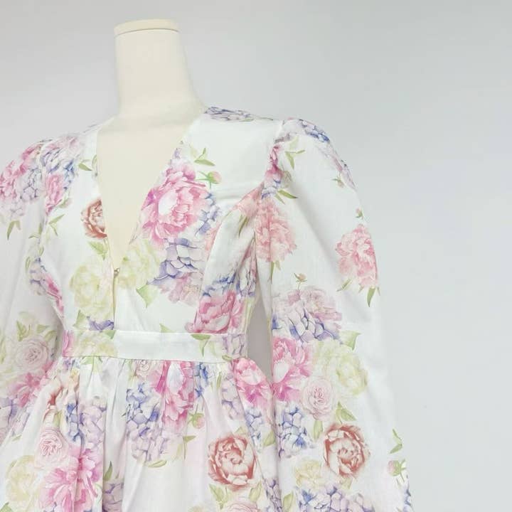 Productseeker - Wholesale Dress - Women's - DR438 V-Neck Lantern Sleeve Floral Print Short Dress7